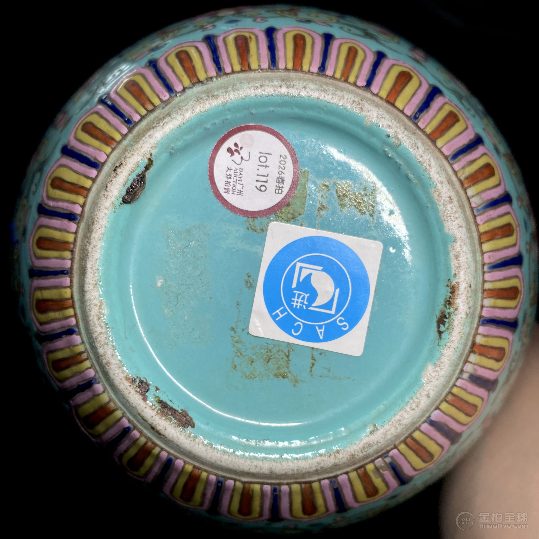 清嘉庆 松石绿地粉彩缠枝花卉纹罐 图片10