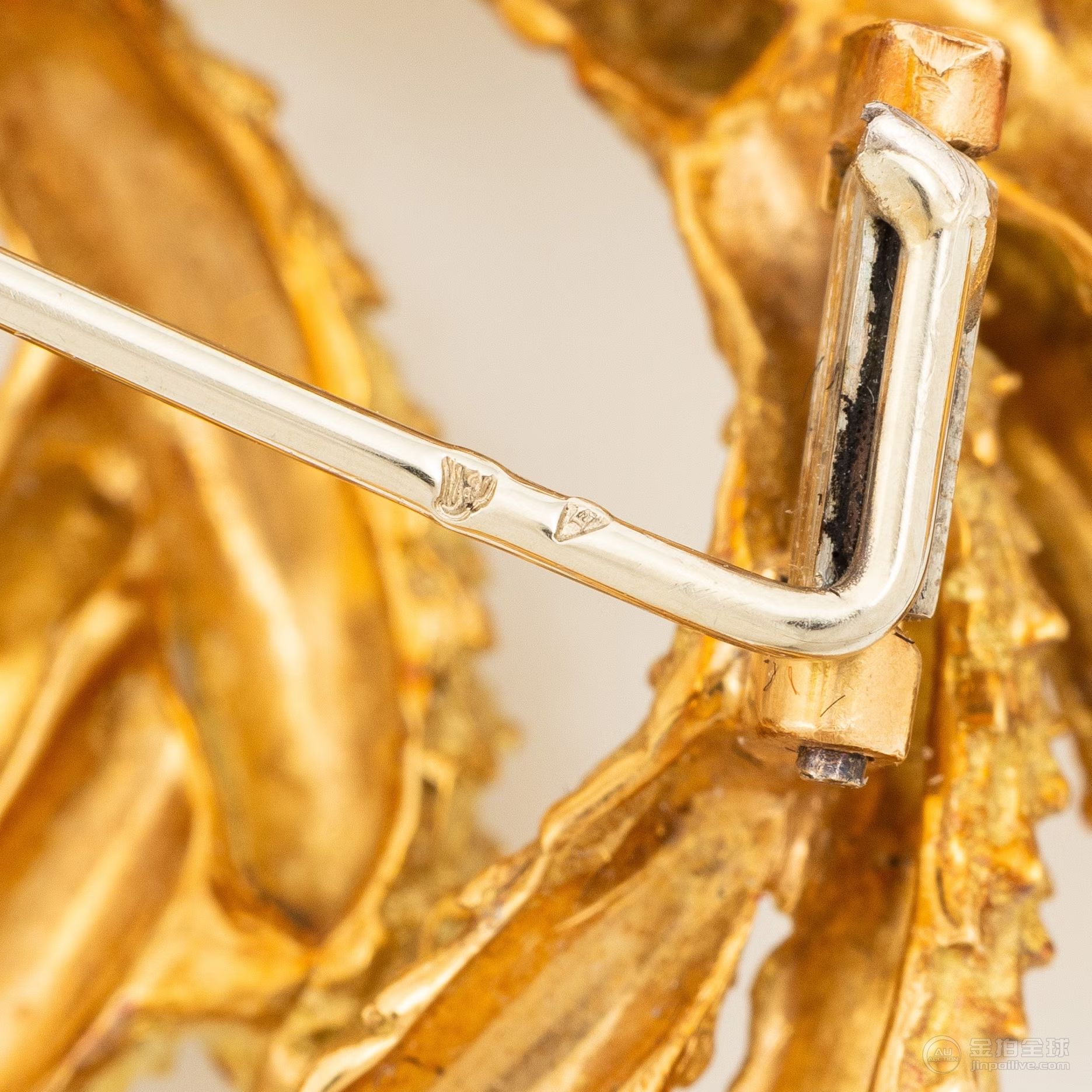 A brooch Hermès 18K gold in the form of a wreath. 图片6