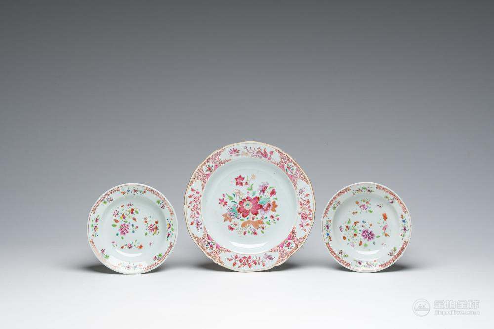 A varied collection of Chinese famille rose, famille verte and blue and white porcelain, 18th C. and later 图片6