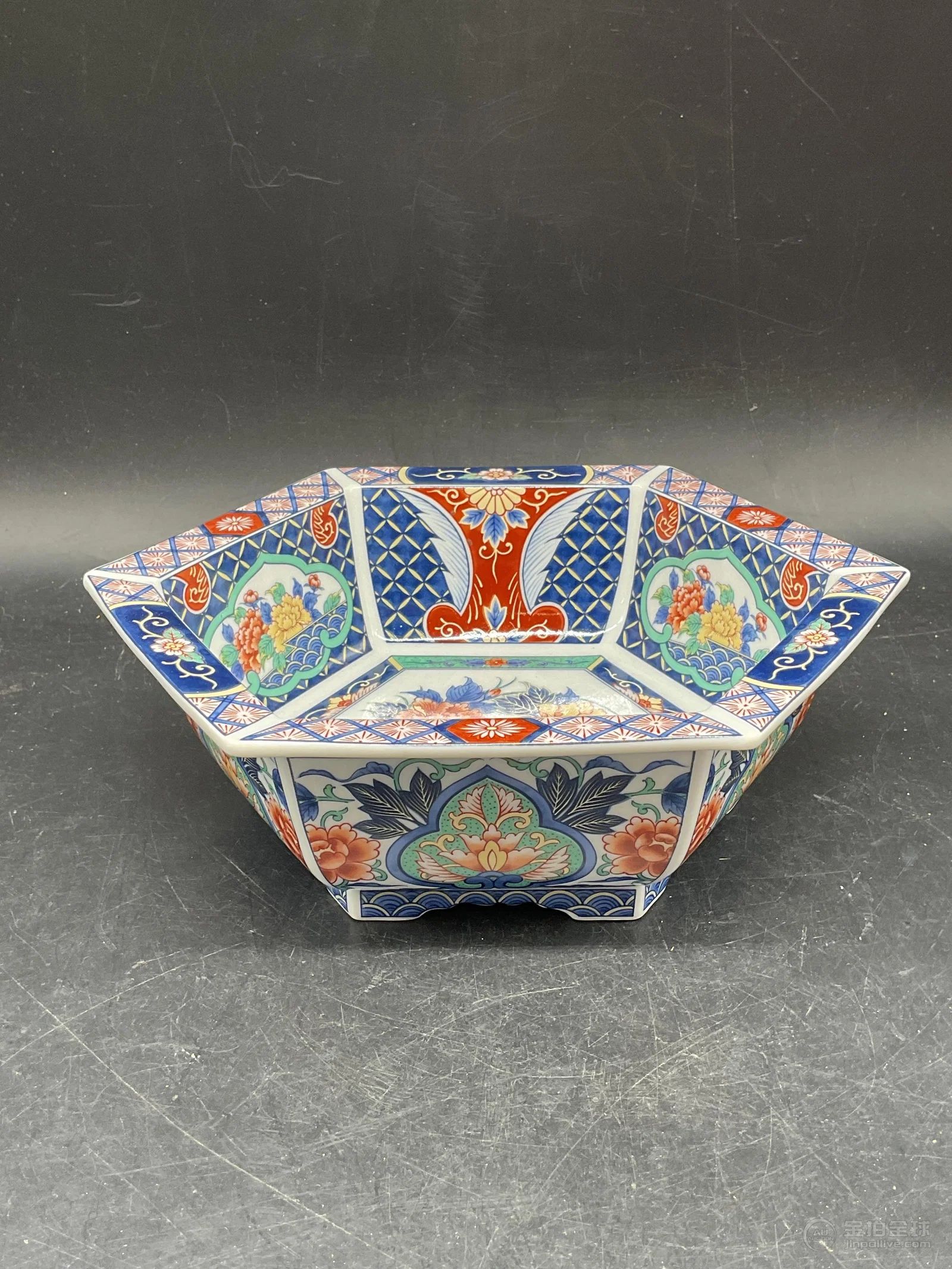 Signed Japanese Porcelain Imari Floral Bowl 图片2