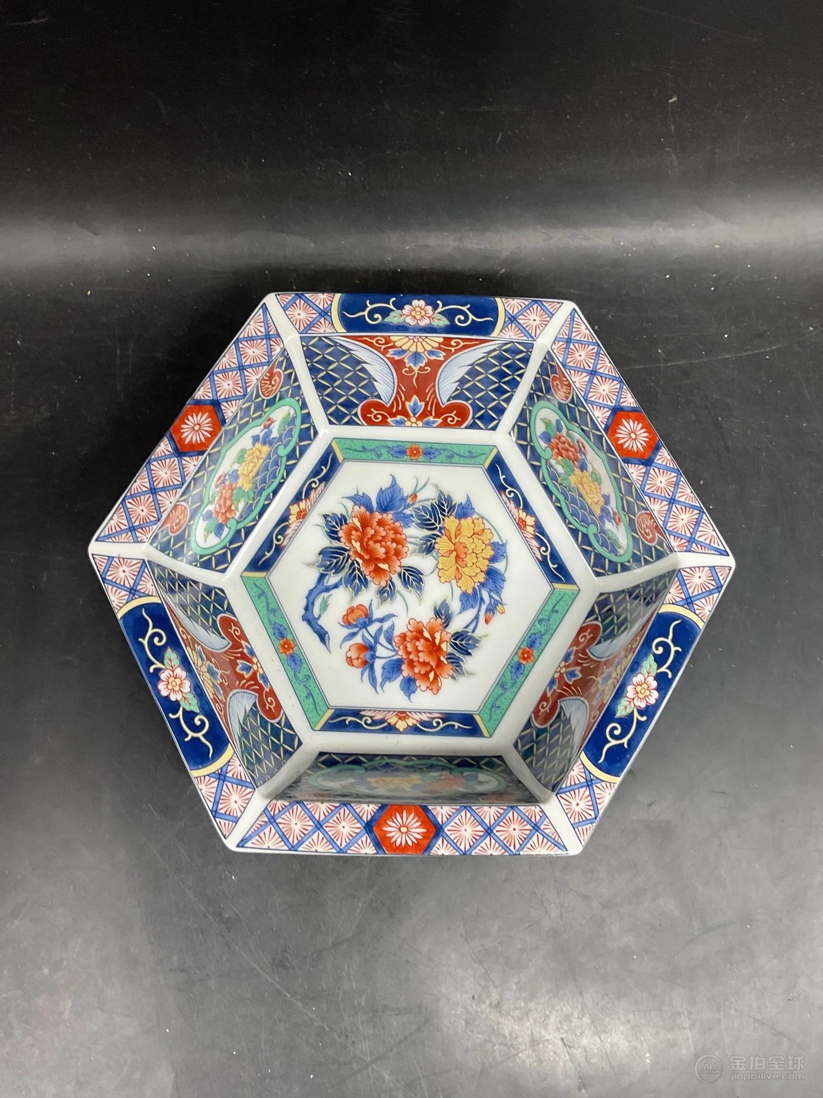 Signed Japanese Porcelain Imari Floral Bowl 图片3
