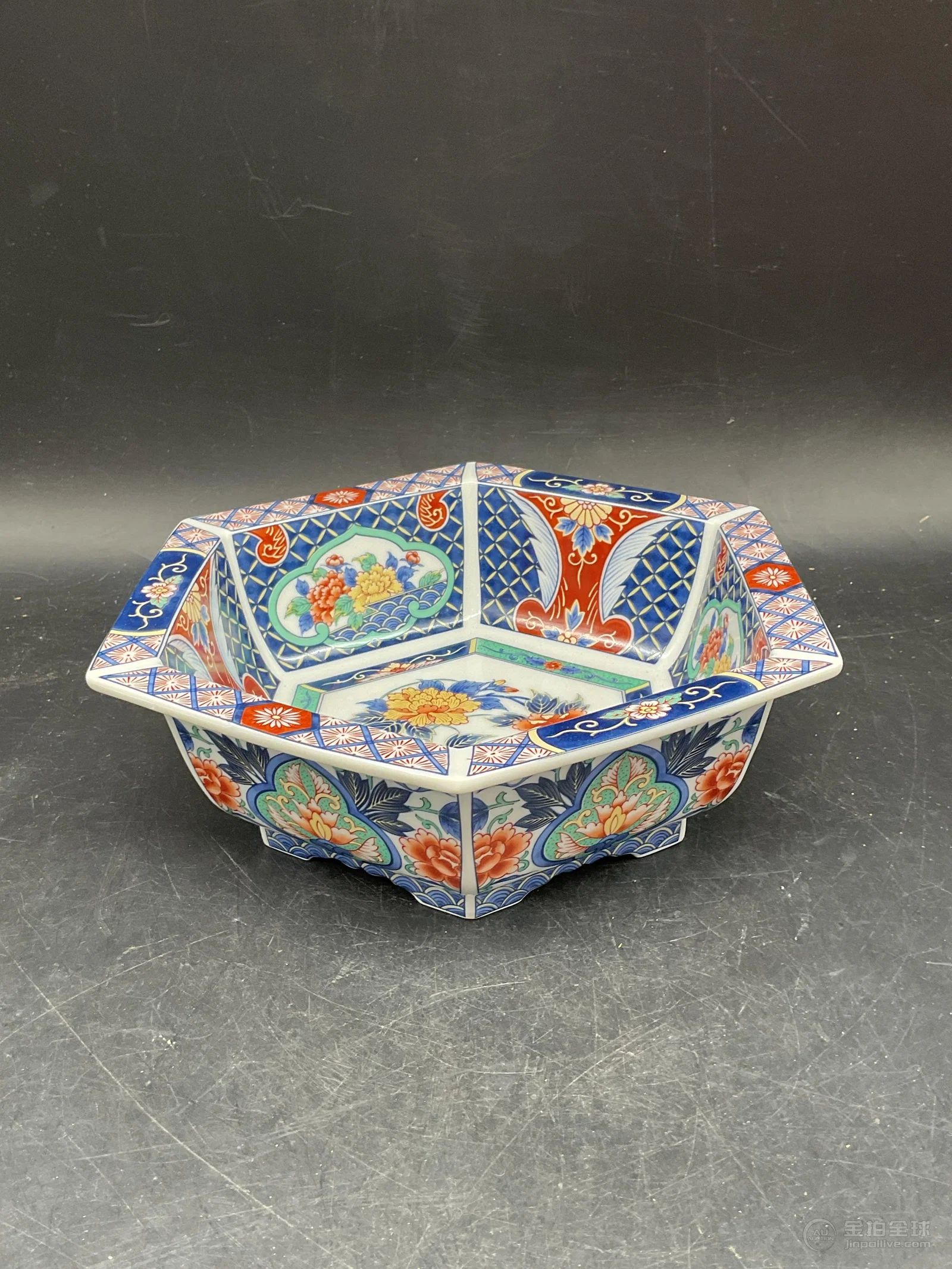 Signed Japanese Porcelain Imari Floral Bowl 图片4
