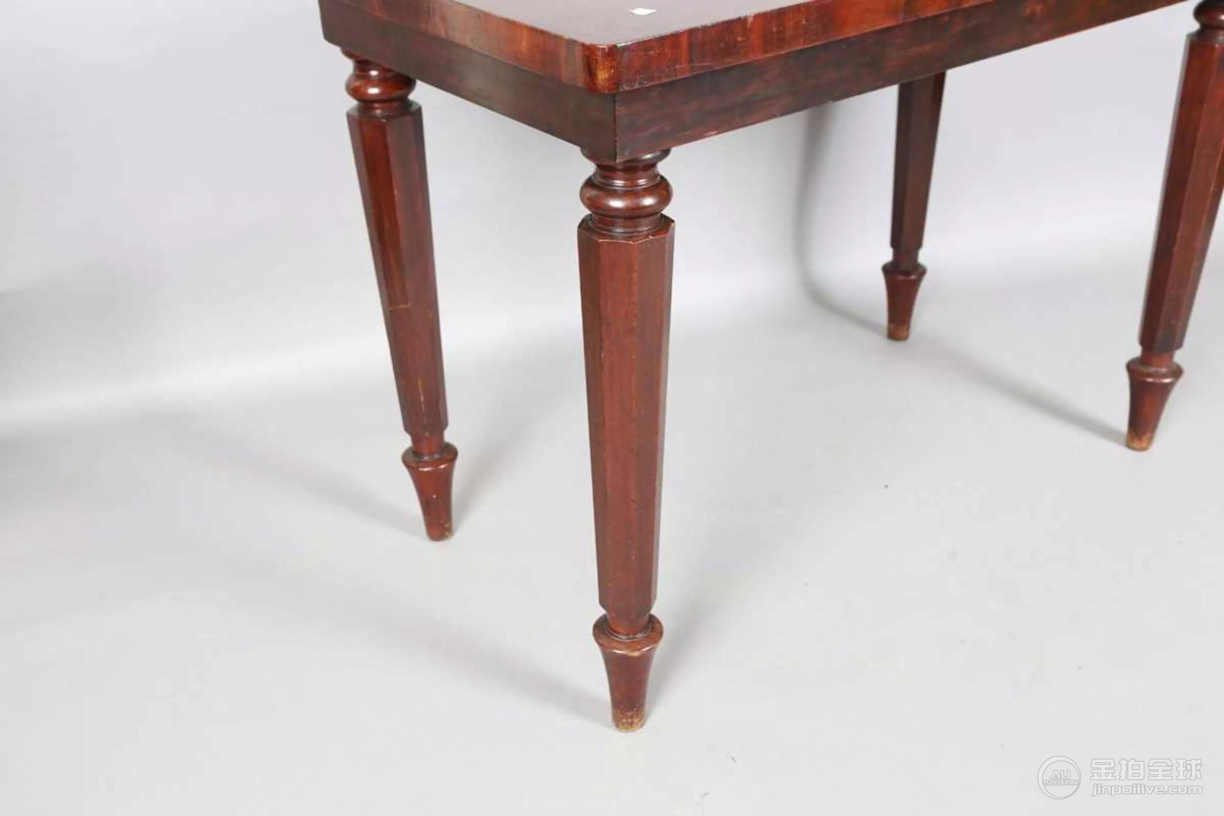 A William IV mahogany side table, raised on tapering octagonal legs, height 78cm, width 106.5cm, 图片3