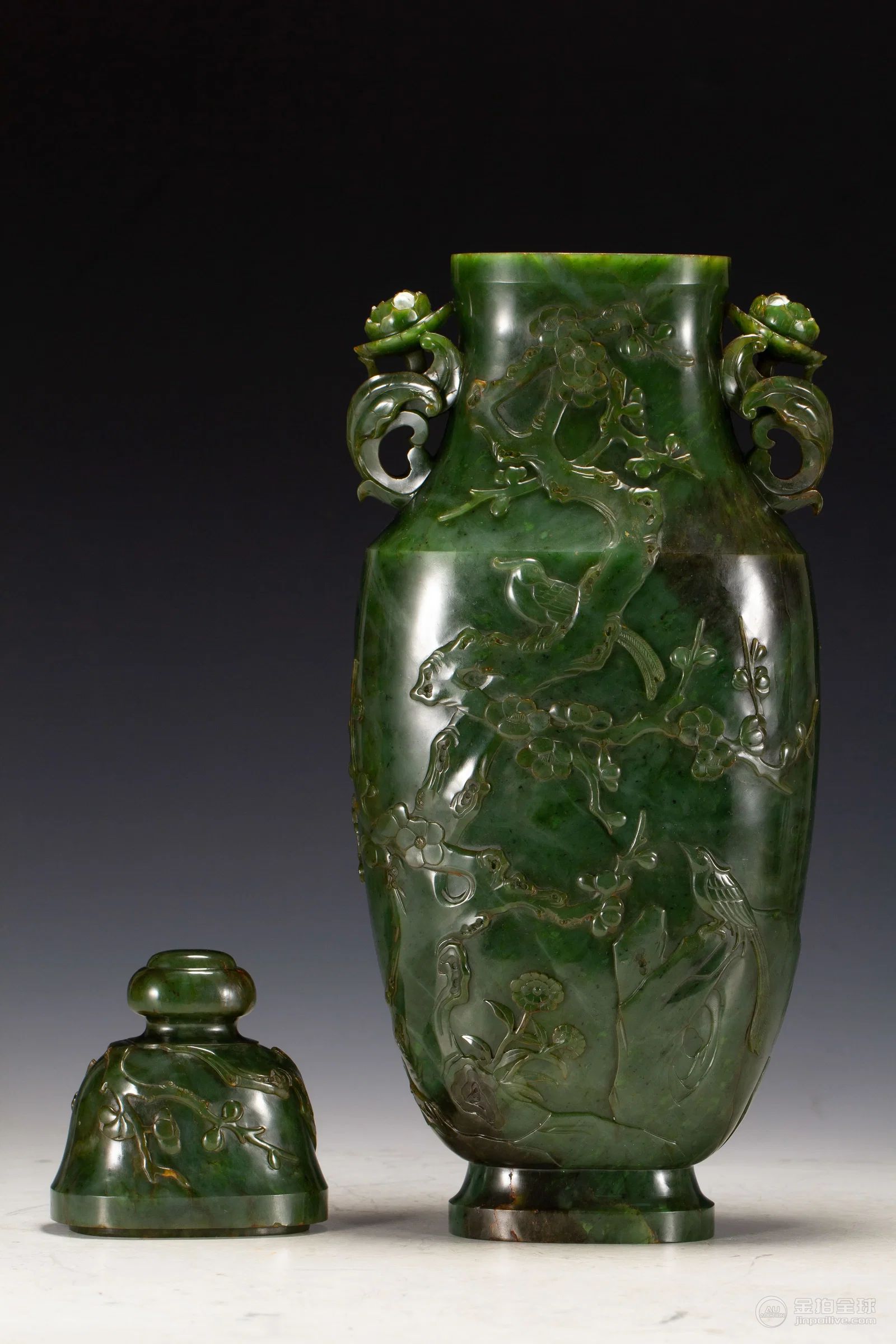 A CHINESE SPINACH JADE LIDDED VASE 图片7