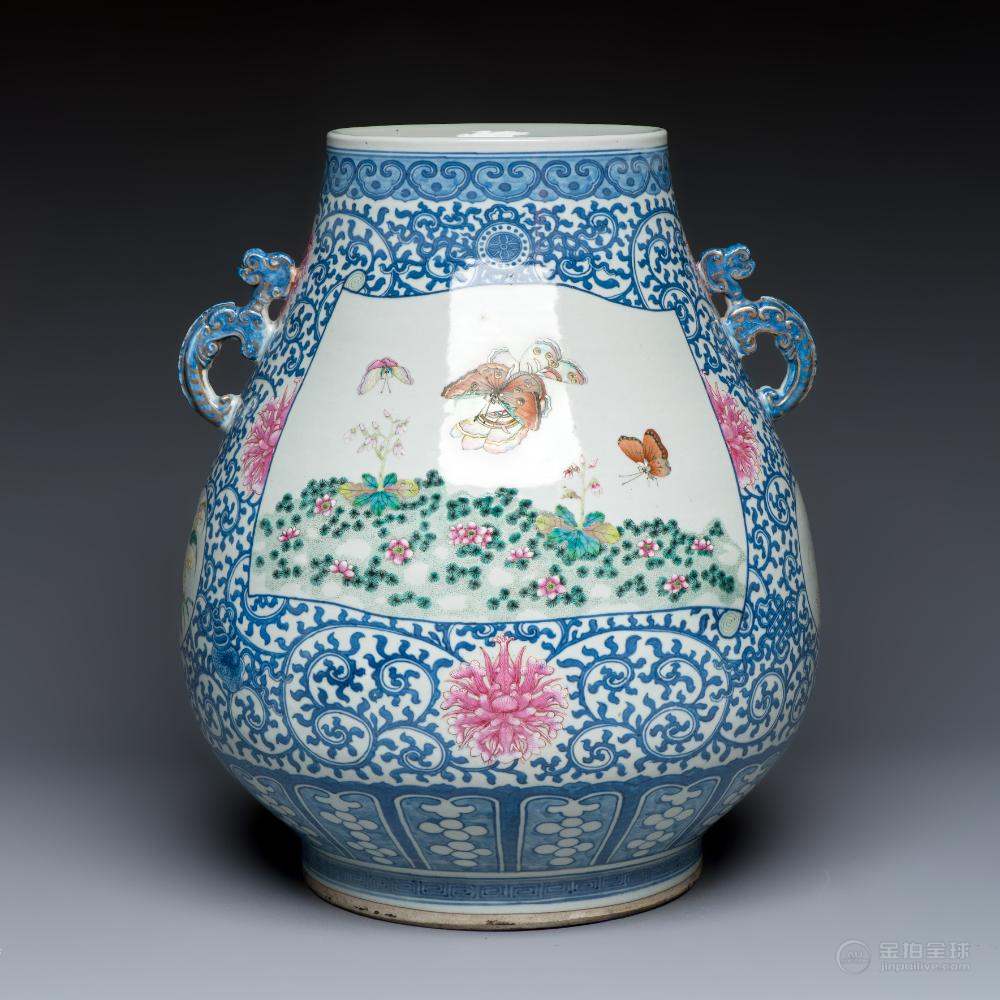 A LARGE CHINESE FAMILLE ROSE 'HU' VASE WITH BIRDS AND BUTTERFLIES, QIANLONG MARK, 19TH C. 图片1