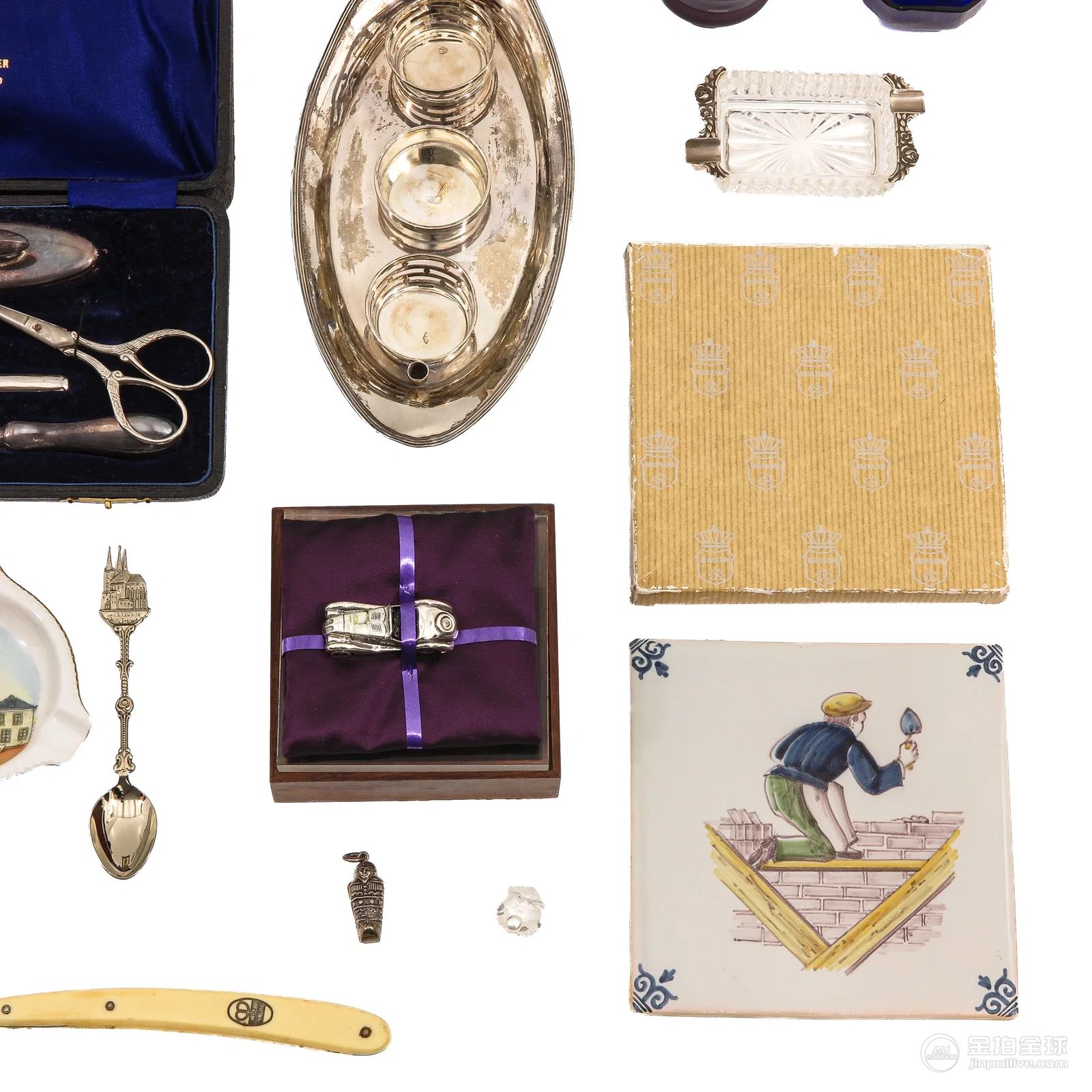 A Group of Collectibles 图片6