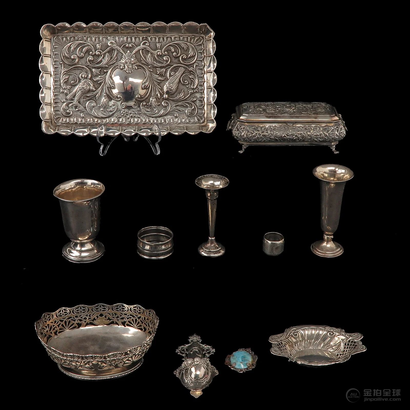 A Diverse Collection of Items 图片1