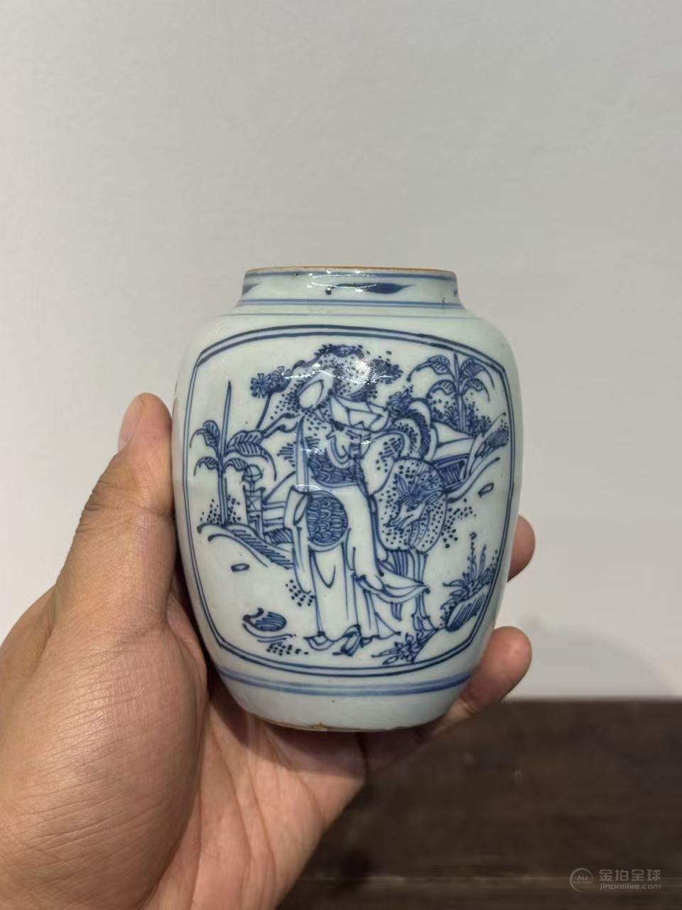 明·青花人物万字纹罐 图片2