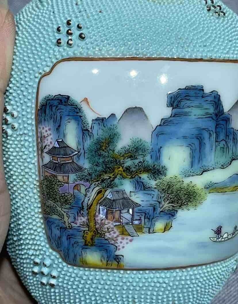 清晚期·珍珠地粉彩开窗山水人物纹瓶 图片7