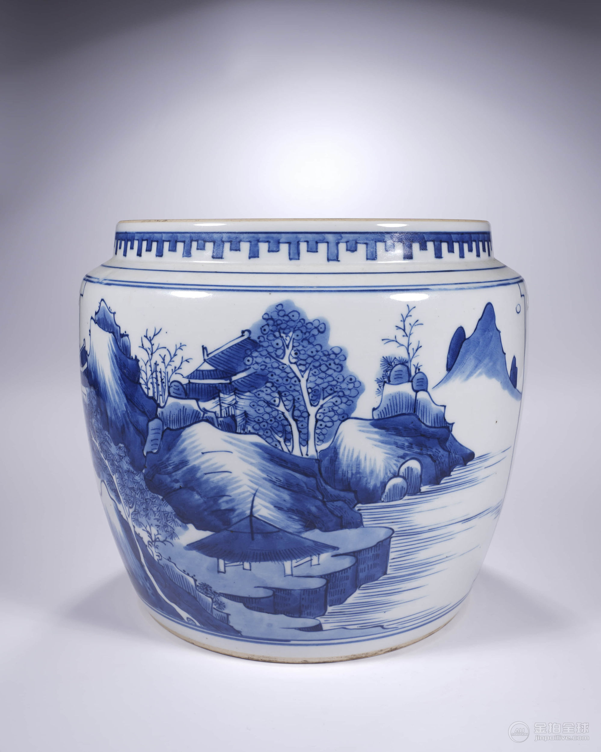 Qing gan long Qing Hua tong Jing shan shui Wen porridge pot | 清乾隆 青花通景山水紋粥罐 图片2