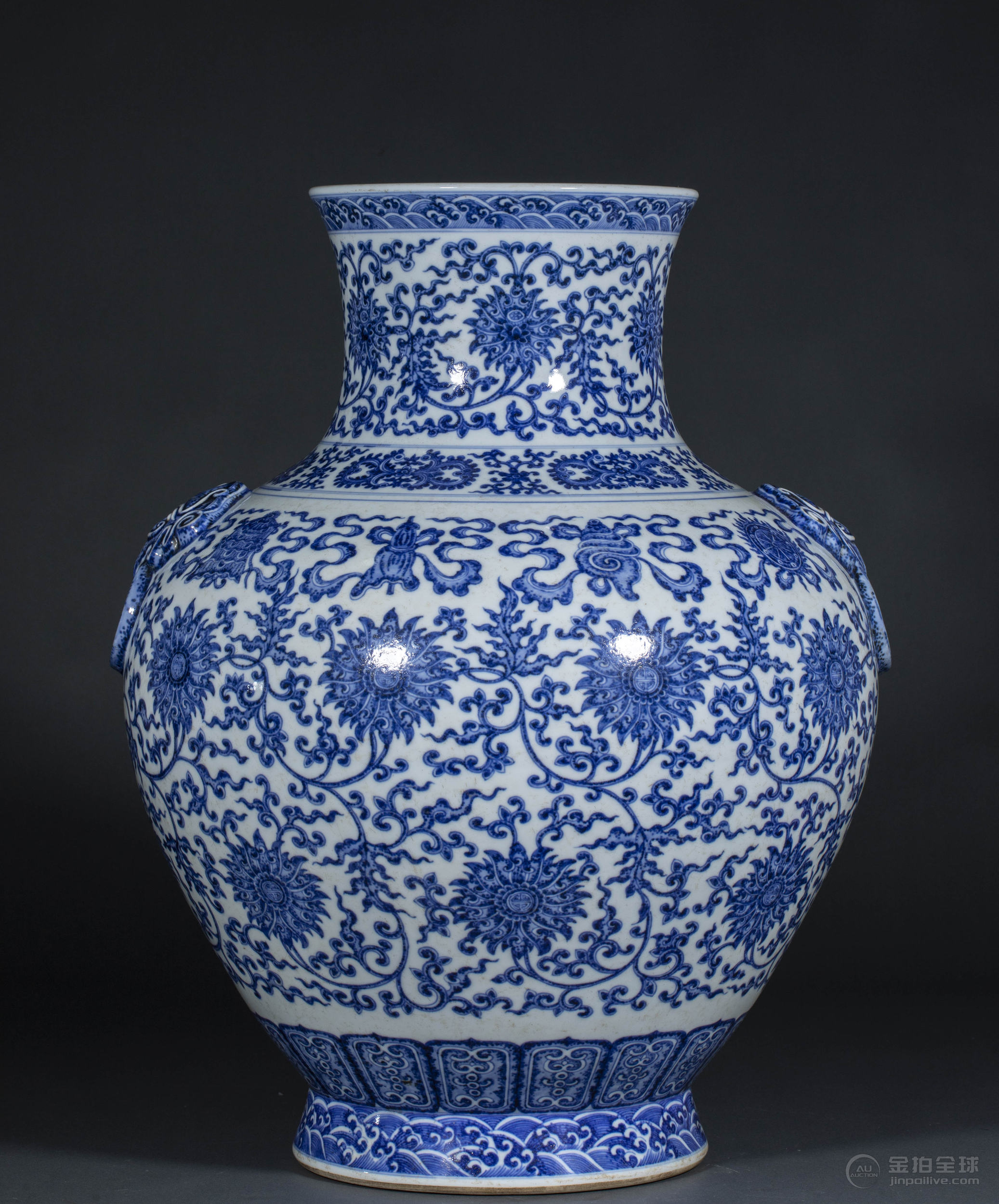 青花 八宝纹 兽耳尊 图片2