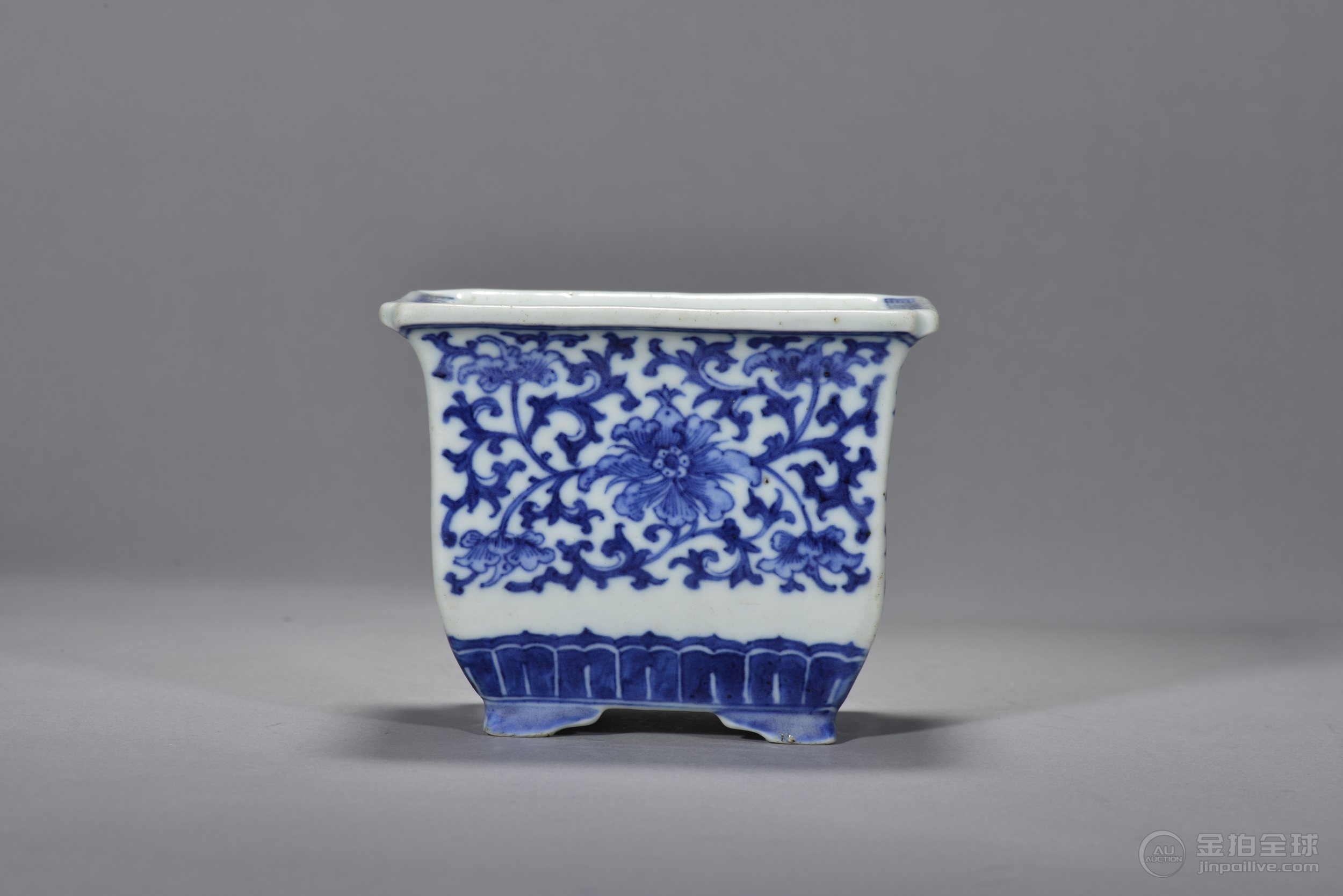 清乾隆青花缠枝花卉纹壁挂菖蒲盆 图片3