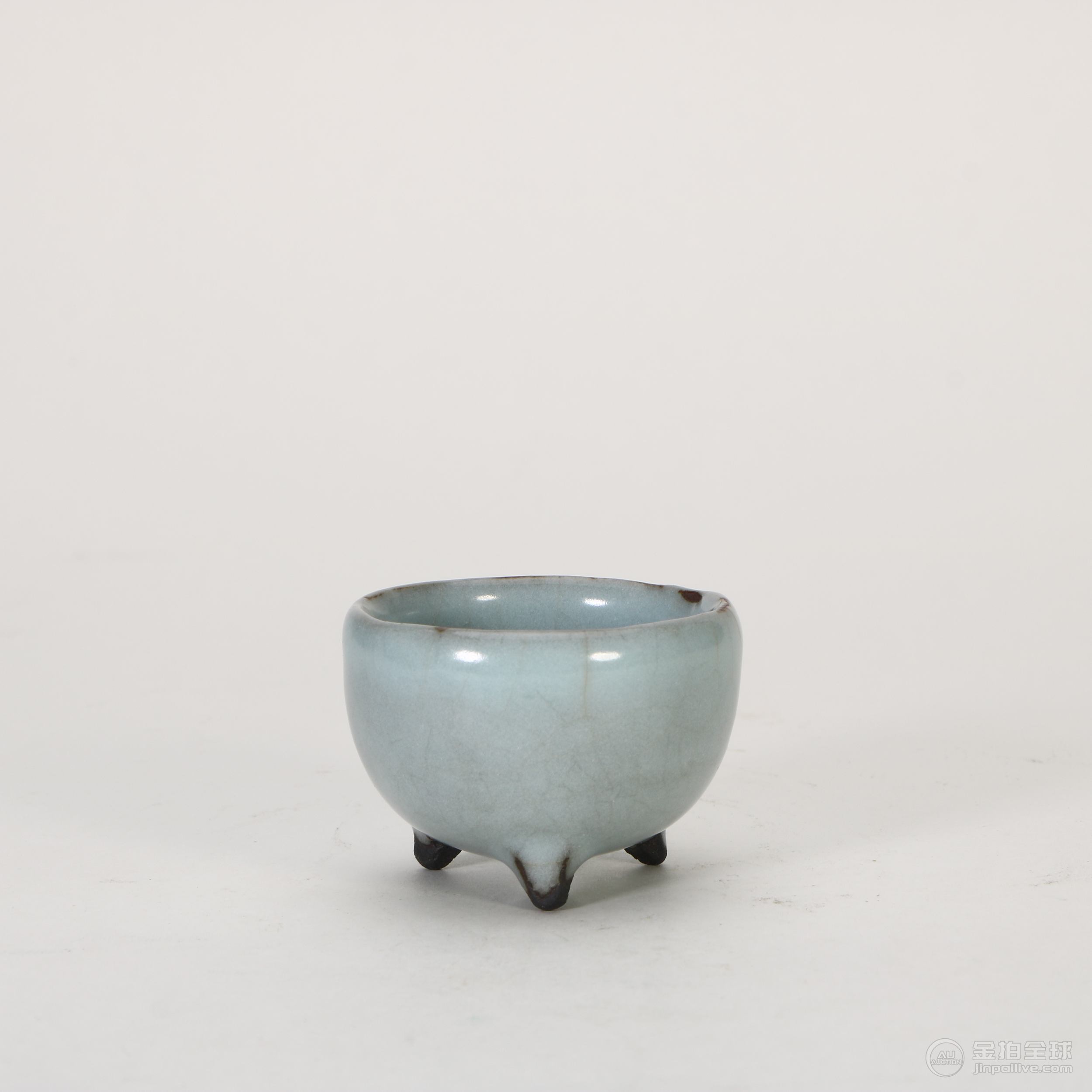 青釉三足杯 图片2